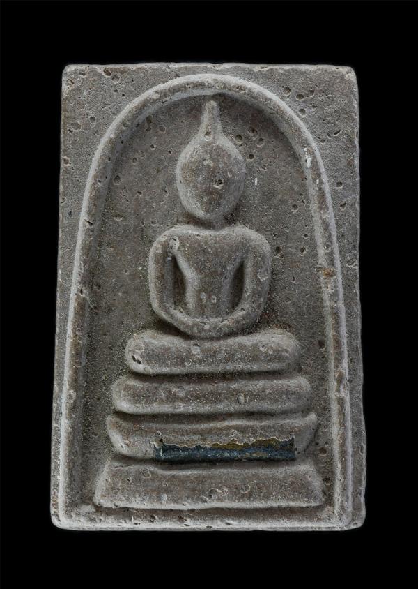 พระสมเด็จเนื้อผง ผสมผงว่าน สีน้ำตาลฝังตะกรุด หลับเรียบ พระเก่าเนื้อสวย มวลสารดี | https://kamulet.in.th