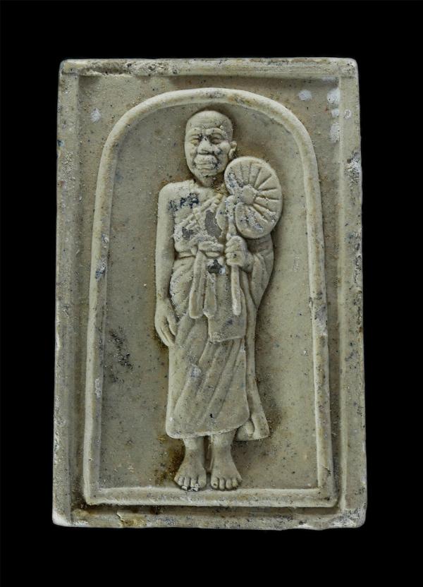 พระผงรูปเหมือนหลวงปู่ครูบาพรหมา พรหมจักโก วัดพระพุทธบาทตากฟ้า ต.มะกอก อ.ป่าซาง จ.ลำพูน ปี2545 เเนื้อผงพุทธคุณ ฝังพลอย พระเก่าสวย ม [..] | https://kamulet.in.th