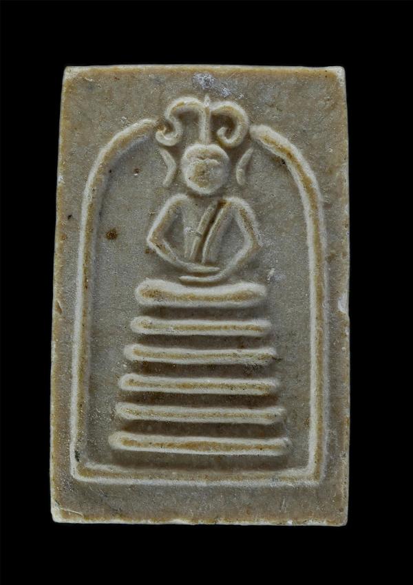 พระสมเด็จ วัดเฉลิมพระเกียรติ หลังศาลา สร้างกุฏิทรงไทยไม้สัก วัดปราสาท โบราณสถานแห่งชาติ จ.นนทบุรี ปี 2538 เนื้อผงพุทธคุณ ผงว่าน ผง [..] | https://kamulet.in.th