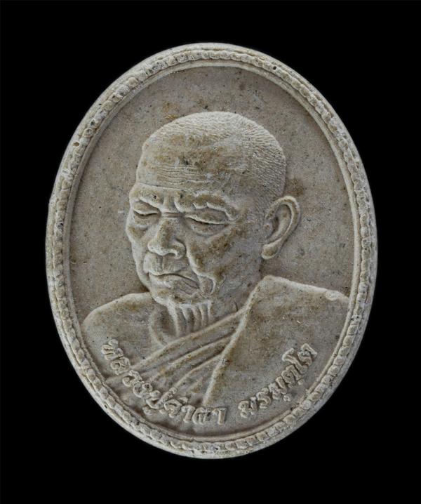 พระผงหลวงปู่คำผา ฆรมุตโต วัดป่าคำนกถัว อ.สว่างแดนดิน จ.สกลนคร เนื้อผงพุทธคุณ ผงว่าน ฝังตะกรุดสาริกาคู่ พระเก่าสวย มวลสารดี | https://kamulet.in.th