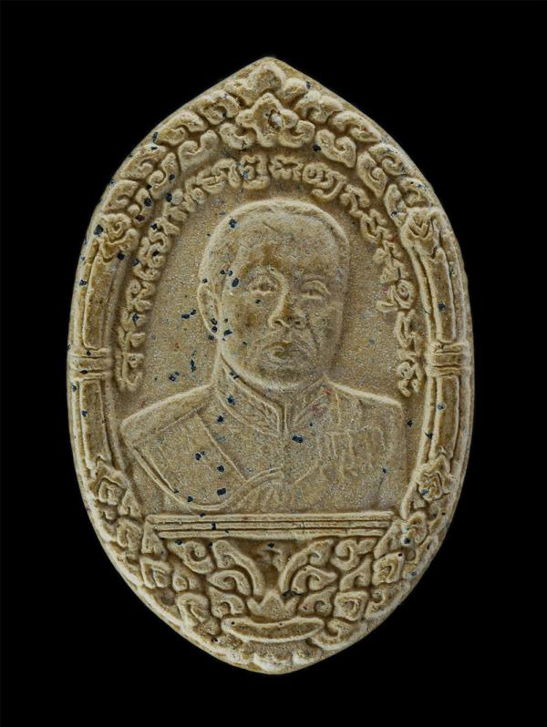 พระผงรูปเหมือนในหลวง ร.5 หลังยันต์ สาริกาคู่ วัดนิคมคณาราม ต.อ่าวน้อย อ.เมือง จ.ประจวบคีรีขันธ์ หลวงพ่อสมเชื้อ วัดนิคมราษฎร์รังสรร [..] | https://kamulet.in.th