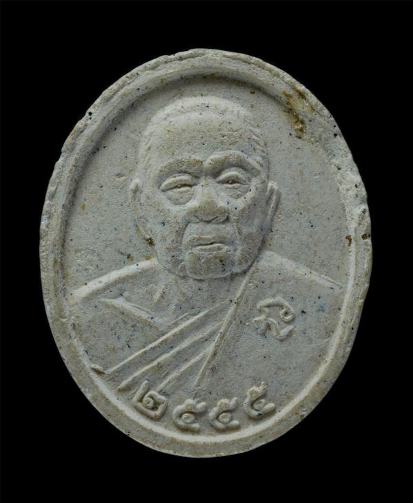 พระสมเด็นหลังรูปเหมือนพระเกจิ ปี2555 เนื้อผงพุธคุณ ผงว่าน ไข่ว่านขึ้นสวยงาม พระเก่าสวย มวลสารดี | https://kamulet.in.th