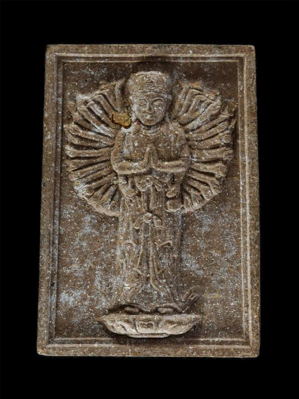 พระโพธิสัตว์กวนอิม 1000 มือ หลังหลวงพ่อเกษม เนื้อผงพุทธคุณ ว่าน108 ผสมข้าวก้นบาตร หลวงพ่อเกษม เขมโก ปลุกเสก รุ่นวันแม่ 12 สิงหาคม  [..] | https://kamulet.in.th