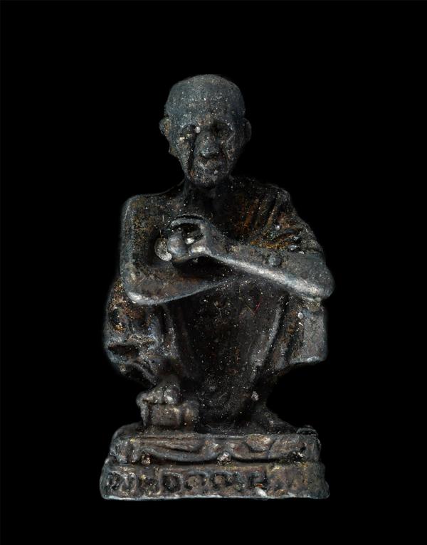 พระกริ่งรูปเหมือน หลวพ่อคูณ ปริสุทโธ ที่ระลึกสร้างอุโบสถ วัดบ้านไร่ อ.ด่านขุนทด จ.นครราชสีมา ปี2533 เนื้อนวะโลหะ พระเก่าสวย พร้อมก [..] | https://kamulet.in.th