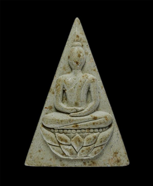 พระสมเด็จพิมพ์สมเด็จจิตรลดา พระอาจารย์พิชิตศักดิ์ สุภาจาโร งานผูกพัทธสีมา วัดปรกฟ้า ต.เกาะจันทร์ อ.พนัสนิคม จ.ชลบุรี ปี2545 เนื้อผ [..] | https://kamulet.in.th