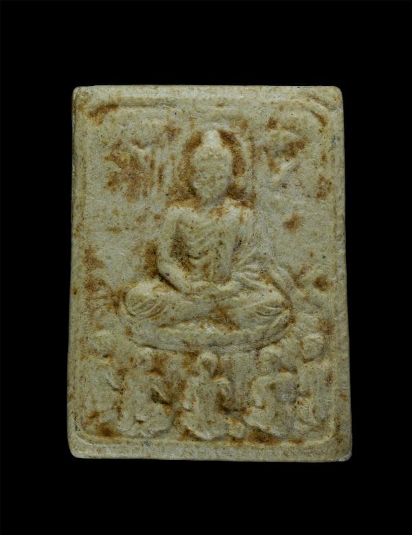 พระผงสมเด็จพิมพ์แสดงปฐมเทศนาโปรดพระปัญจวัคคีย์ทั้ง 5 อันได้แก่ โกณฑัญญะ วัปปะ ภัททิยะ มหานามะ และอัสสชิ วัดหนองชุมเห็ด ต.เกาะจันทร [..] | https://kamulet.in.th