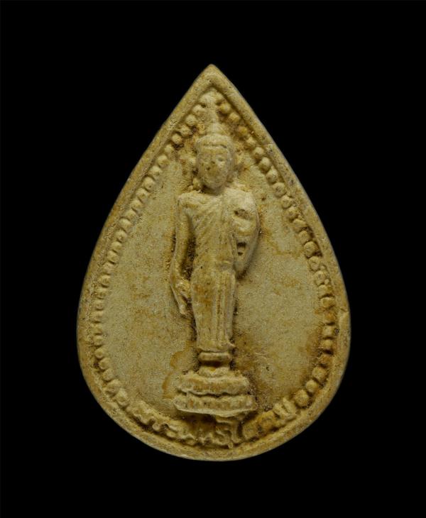 พระผงพระพุทธโคดม วัดเขาบ่อน้ำซับ อ.หนองใหญ่ จ.ชลบุรี เนื้อผงพุทธคุณ พระเก่าสวย มวลสารดี | https://kamulet.in.th