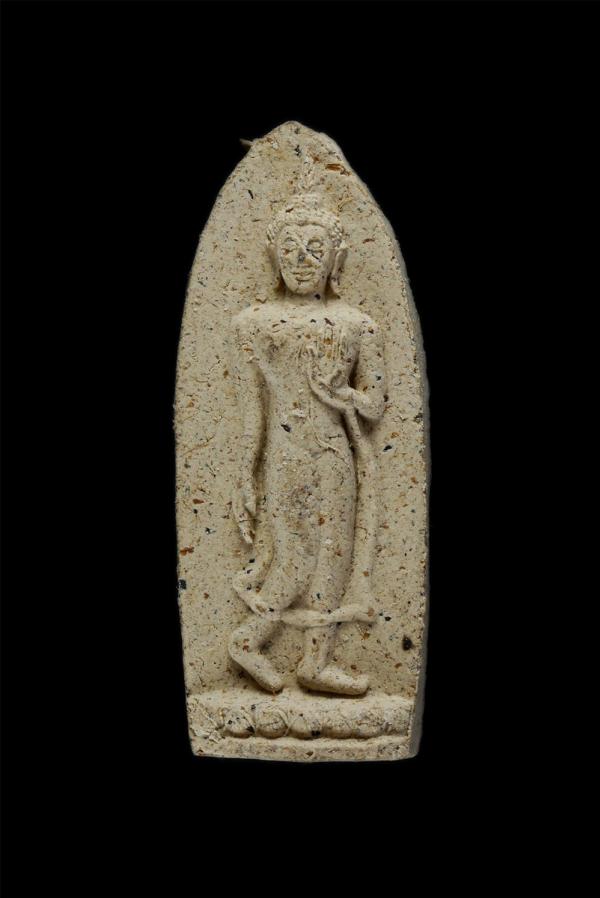 พระผงพระไตรโลกนาถ หลวงพ่อสวัสดิ์ ปุณณสีโล ที่ระลึก วัดบึงบวรสถิตย์ อ.บ้านบึง จ.ชลบุรี ปี2535 เนื้อผงพุทธคุณ ผงว่าน พระเก่าสวย มวลส [..] | https://kamulet.in.th