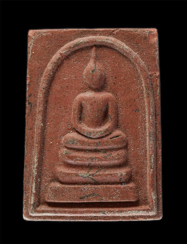 พระสมเด็จ หลวงพ่อแดง วัดเขาบันไดอิฐ จ.เพชรบุรี เนื้อผงพุทธคุณสีแดง ผงว่าน ผงแร่ ผงตะไบทอง  | https://kamulet.in.th