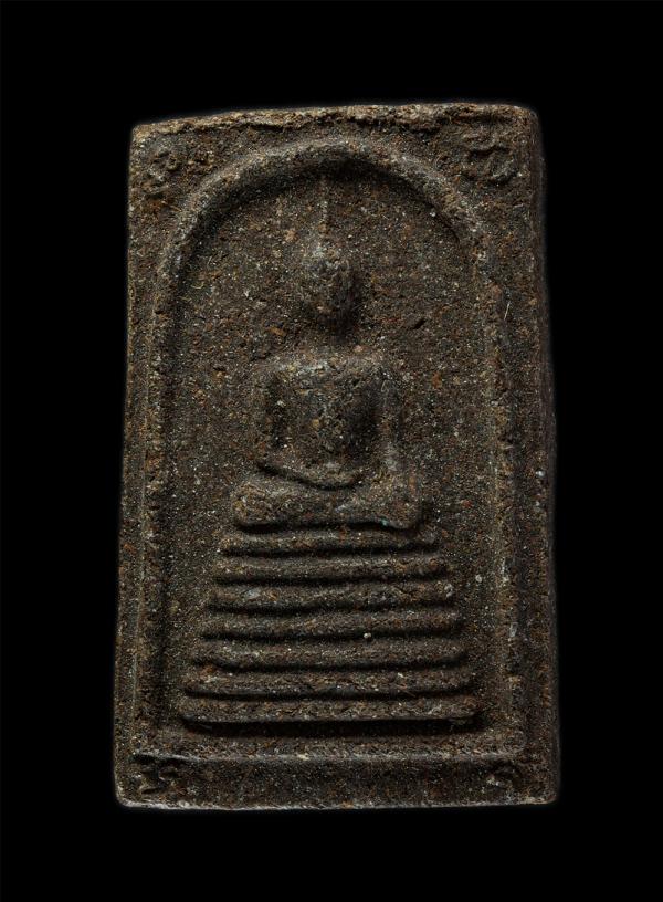 พระสมเด็จสะดุ้งกลับ หลังรูปเหมือน หลวงปู่รักษ์ ฐิตธัมโม(พระครูสุธรรมธาดา) อายุ 66 ปี พ.ศ.2519 วัดน้อยแสงจันทร์ ต.ลาดใหญ่ อ.เมือง จ [..] | https://kamulet.in.th