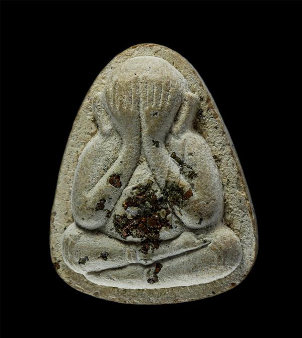 พระปิดตามหาอุตม์ รวยล้นเหลือ หลวงพ่อแดง นันทิโย วัดอินทาราม จ.สมุทรสงคราม เนื้อผงพุทธคุณ ผงว่าน ฝังพลอย โรยผงตะไบชนวน พระเก่าสวย ม [..] | https://kamulet.in.th