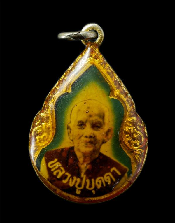 ล็อกเก็ตมหาเศรษฐี หลวงปู่บุดดา ถาวโร วัดกลางชูศรีเจริญสุข อ.บางระจัน จ.สิงห์บุรี พระเก่าสวย น่าเก็บสะสมบูชา | https://kamulet.in.th