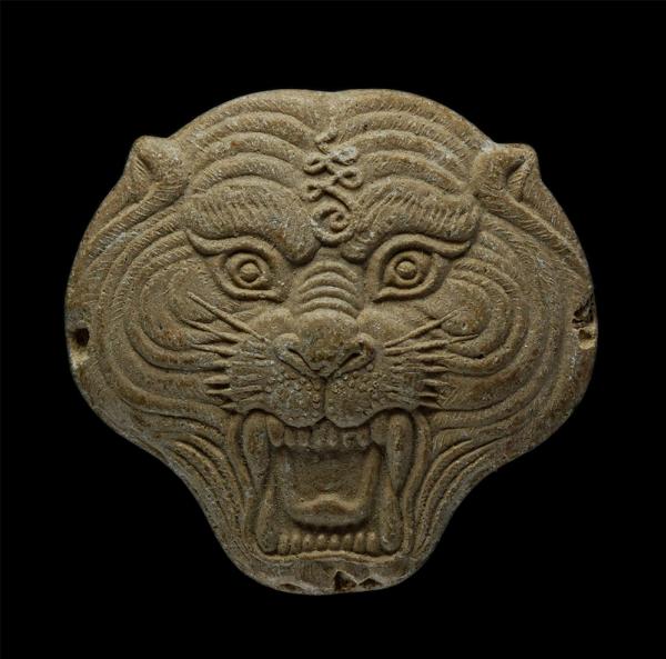 หน้าเสือ หลวงพ่อเปิ่น วัดบางพระ อ.นครชัยศรี จ.นครปฐม เนื้อผงพุทธคุณ ผงว่าน หลังยันต์เข้มขลัง | https://kamulet.in.th