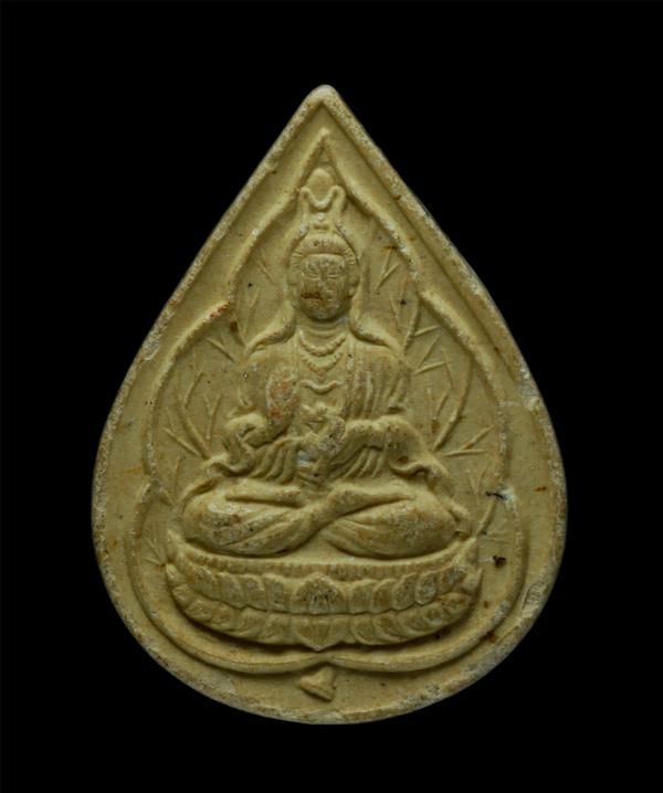 พระอวโลกิเตศวร พระโพธิสัตว์ พระแม่กวนอิม พิมพ์ใบโพธิ์ แก้วสารพัดนึก น้ำทิพย์ชโลมใจ ปี 2534 เนื้อผงพุทธคุณ ผงว่าน พระเก่าสวย มวลสาร [..] | https://kamulet.in.th