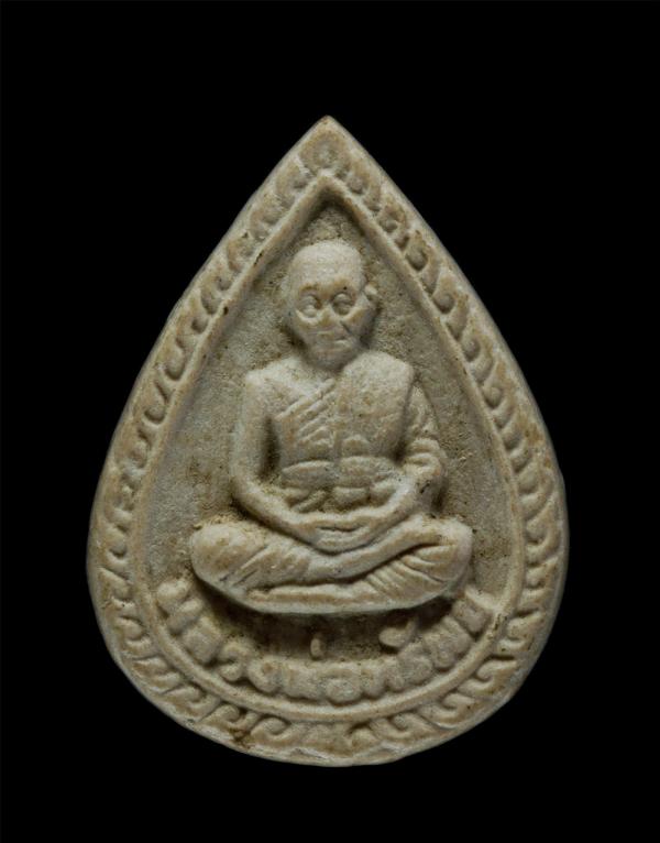 พระผงรูปเหมือน หลวงพ่อทรัพย์(พระครูธรรมธนวัฒน์) วัดบ้านงิ้ว ต.หนองกะขะ อ.พานทอง จ.ชลบุรี เนื้อผงพุทธคุณ ผงว่าน | https://kamulet.in.th