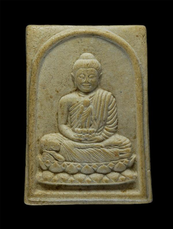 พระผงพระพุทธเจ้า 3 พระองค์  3ปาง หลังยันต์ ห้า เนื้อผง พระเก่าสวย มวลสารดี   | https://kamulet.in.th