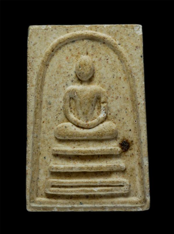 พระสมเด็จหลังรูปเหมือน หลวงพ่อสมชาย รุ่นสร้างเจดีย์ วัดเขาสุกิม จ.จันทบุรี ปี2538 เนื้อผงพุทธคุณ ผงว่าน พระเก่าสวยมวลสารดี น่าเก็บ [..] | https://kamulet.in.th