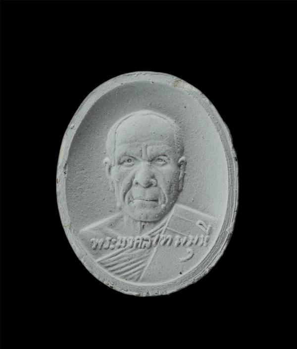 พระผง หลวงพ่อสด วัดพระธรรมกาย จ.ปทุมธานี ปี2551 เนื้อผงพุทธคุณ ผงว่าน | https://kamulet.in.th