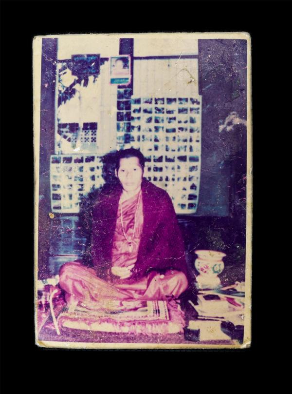 รูปถ่ายหลังจารยันต์ หลวงพ่อสุรินทร์ กิตติโก(พระครูกิตติปัญญาวัฒน์ ) วัดนครหลวง อ.นครหลวง จ.พระนครศรีอยุธยา รุปเก่าสวยหายาก ขนาดประ [..] | https://kamulet.in.th