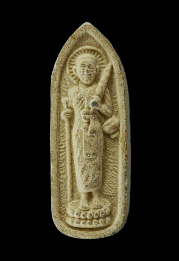 พระครูบาเหนือชัย โฆสิโต นักบุญแห่งขุนเขา สำนักปฏิบัติธรรมถ้ำป่าอาชาทอง อ.แม่จัน จ.เชียงราย เนื้อผงพุทธคุณ ผงว่าน(องค์ที่3) | https://kamulet.in.th