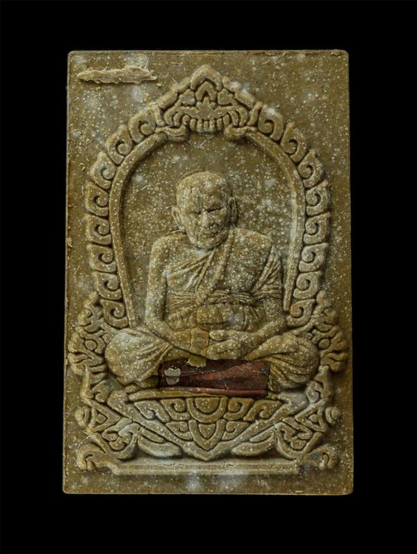 พระผงรูปเหมือนฝังตะกรุด หลังพระพรหม หลวงปู่บุดดา ปัญญาธโร วัดป่าใต้พัฒนาราม ต.โนนหมากเค็ง อ.วัฒนานคร จ.สระแก้ว รุ่นอายุวัฒนมงคล 10 [..] | https://kamulet.in.th