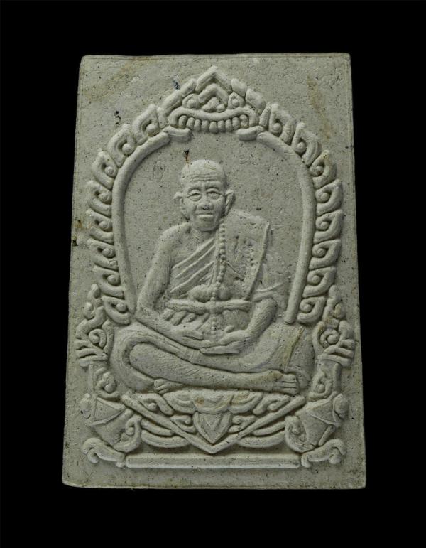 พระผงซุ้มพญานาค หลวงปู่แสน ปสนฺโน วัดบ้านหนองจิก จ.ศรีสะเกษ หมายเลข ๑๔๘๖ อายุวัฒนมงคล ๑๑๐ ปั พ.ศ.2560 เนื้อผงพุทธคุณ ผงว่าน พระสวย [..] | https://kamulet.in.th