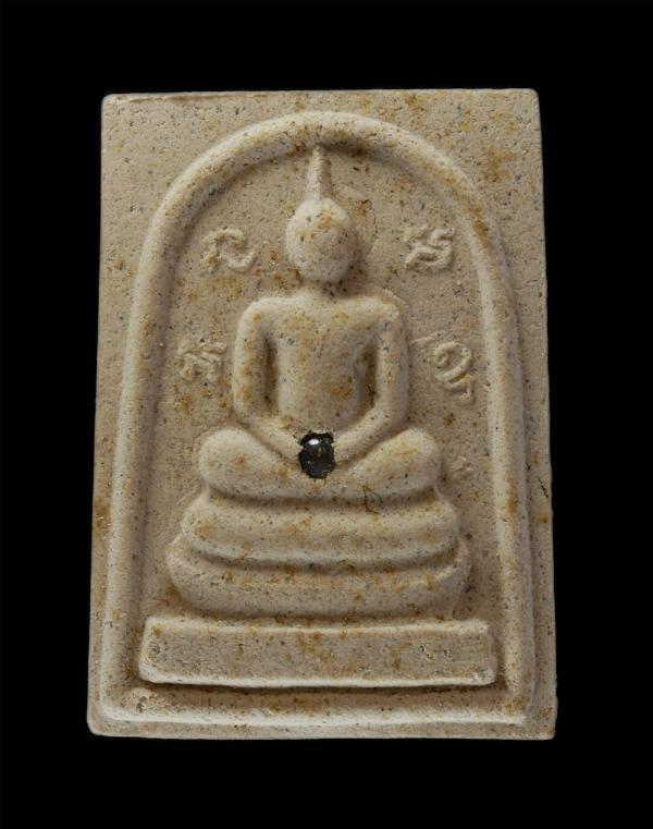 พระสมเด็จอุดมทรัพย์ เสาร์ 5 หลงพ่อสำเภา วัดนิคมคณาราม ต.อ่าวน้อย อ.เมือง จ.ประจวบคีรีขันธ์ งานปิดทองผูกพัทธสีมา ปี2541 เนื้อผงพุทธ [..] | https://kamulet.in.th