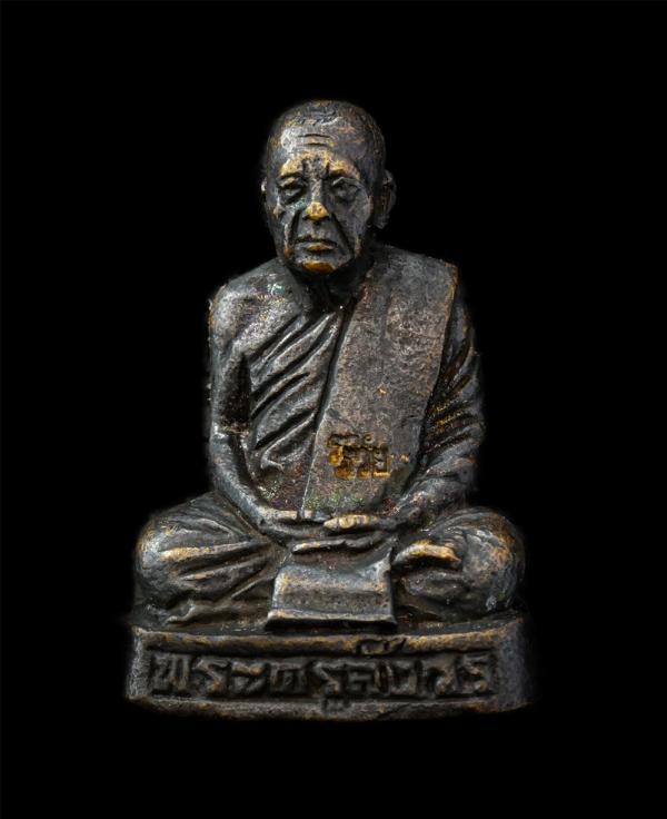 รูปหล่ออุดกริ่ง รุ่นแรก พระครูสังวร ปี2555 เนื้อโลหะ ต้อกโค๊ต รวย หมายเลข ๑๖๒ พระเก่าสวย มวลสารดี | https://kamulet.in.th