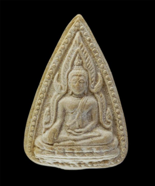 พระพุทธชินราช หลวงปู่ม่น ธมฺจินโณ วัดเนินตามาก อ.พนัสนิคม จ.ชลบุรี ปี 2521 เนื้อผงพุทธคุณ ผงว่าน พระเก่าสวย มวลสารดี | https://kamulet.in.th