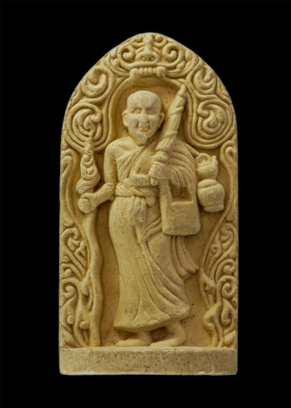 พระสิวลี หลังยันต์ นะ ชา ลี ติ เนื้อผง องค์ใหญ่  | https://kamulet.in.th