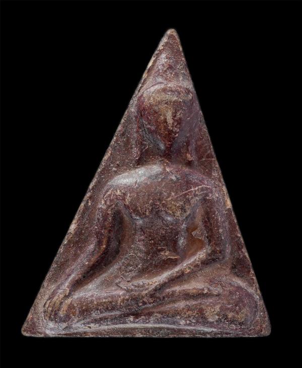 พระนางพญา หลวงพ่อมาลัย อุทโย วัดบางหญ้าแพรก จ.สมุทรสาคร เนื้อผงพุทธคุณ ผงว่าน พระเก่าสวย มวลสารดี  | https://kamulet.in.th