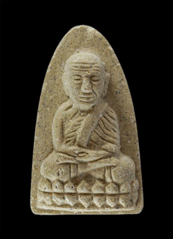 พระผงหลวงปู่ทวด หลังพระถังซัมจั๋ง ครูบาครอง ขัตติโย วัดท่ามะเกว๋น อ.เถิน จ.ลำปาง เนื้อผงพุทธคุณ ผงว่าน อดีตพระเกจิอาจารย์ชื่อดังแห [..] | https://kamulet.in.th