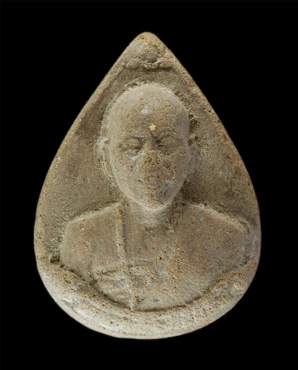 พระผงรูปเหมือน ครูบาศรีวิชัย วัดบ้านปาง อ.ลี้ จ.ลำพูน ปี2538 เนื้อผงพุทธคุณ ผงว่าน | https://kamulet.in.th