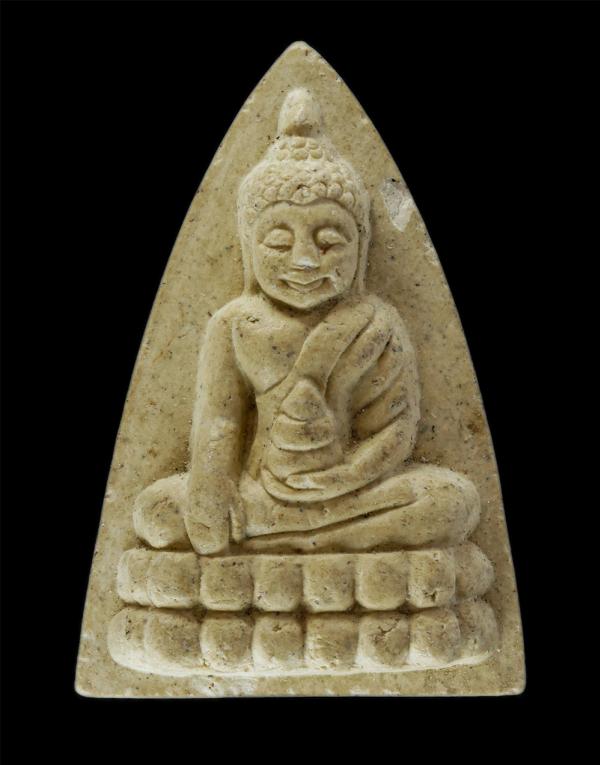 พระพุทโธน้อย พิมพ์ใหญ่ ปี 2553 จัดสร้างโดยวัดอาวุธวิกสิตาราม ด้วยการนำมวลสารพระพุทโธน้อยยุคแรกแม่ชีบุญเรือน โตงบุญเติมที่จัดสร้างเ [..] | https://kamulet.in.th