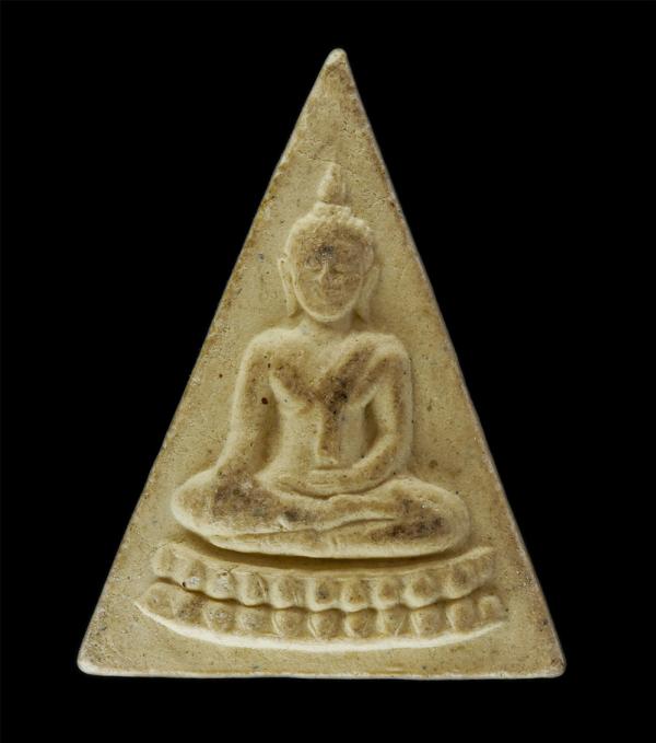 พระนางพญา หลังยันต์อุ เนื้อผงพุทธคุณ ไม่ทราบที่ | https://kamulet.in.th