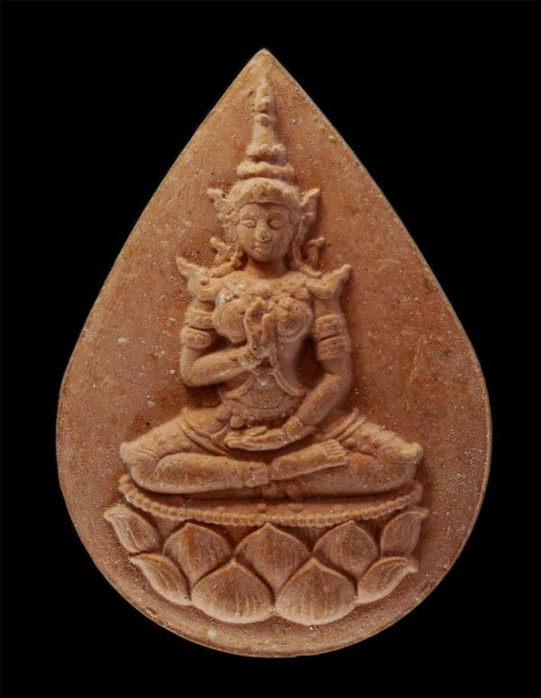 พระสุนทรีวาณี (ธรรมะ) หลังพระพรหมสี่หน้า เจ้าคุณธงชัย วัดไตรมิตร จ.กรุงเทพ รุ่นเยือนอินเดีย ปี2558 เนื้อผงพุทธคุณ พระเก่าสวย มาลสา [..] | https://kamulet.in.th