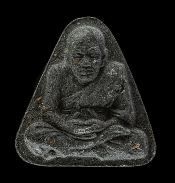 พระผงหลวงปู่ทวด พิมพ์สามเหลี่ยม หลังยันต์ เนื้อผงว่าน ผงใบลาน  | https://kamulet.in.th