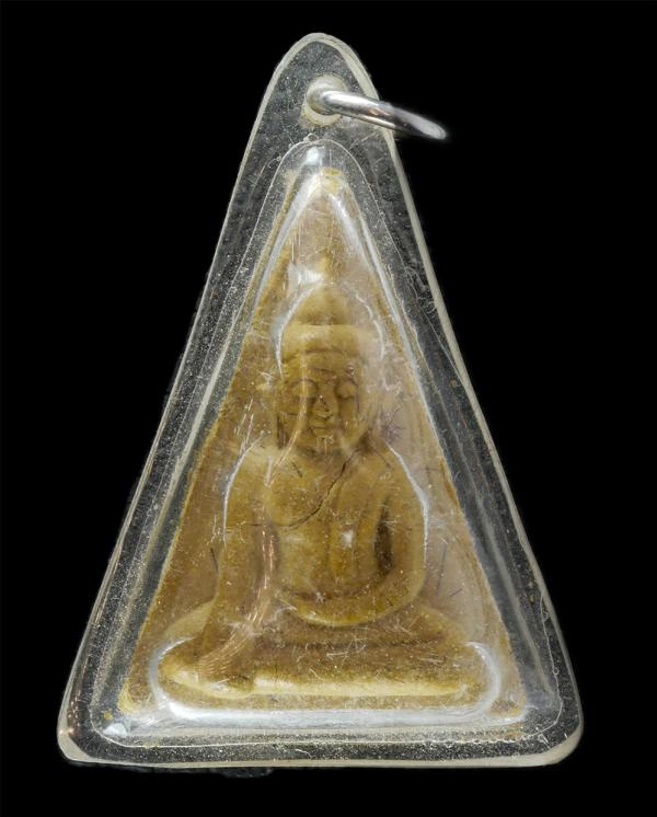 พระนางพญารุ่นแรก เนื้อผงขมิ้นเสกผสมเกศา หลวงพ่อตัด ปวโร วัดชายนา ปี2543 เลี่ยมเดิม พระเก่าสวย มวลสารดี มีเกศา | https://kamulet.in.th