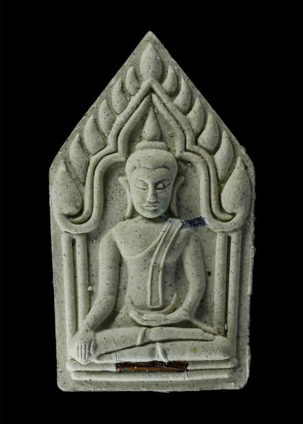 พระขุนแผน รุ่น แสนเมตตาบารมีคุ้มครอง เนื้อผงพุทธคุณ ผงว่าน 108 (โรยแบงค์ จีวร เกศา) สีขาวฝังตะทองแดง หลวงปู่แสน ปสนฺโน อายุ 109 ปี [..] | https://kamulet.in.th