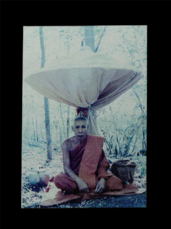 รูปออกธุดงค์ ปักกลด หลวงพ่อโทน กันตสีโล ปี2549 ที่ระลักในงานเททองหล่อพระประธาน พระอุโบสถ วัดเขาน้อยคีรีวัน ต.คลองกิ่ว อ.บ้านบึง จ. [..] | https://kamulet.in.th