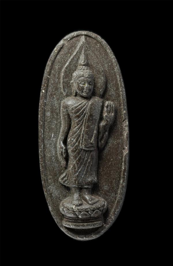 พระพุทธลีลา สำนักถ้ำระฆังทอง อ.แกลง จ.ระยอง เนื้อผงพุทธคุณ ผงว่าน | https://kamulet.in.th