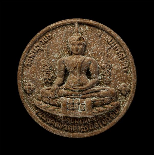 หลวงพ่อแดง หลังแม่ธรณีบีบมวยผม รุ่นมงคลชีวิตทำธุรกิจรุ่งเรือง วัดพันธุวงษ์ ต.บ้านเกาะ อ.เมือง จ.สมุทรสาคร เนื้อผงพุทธคุณ ผงว่าน | https://kamulet.in.th