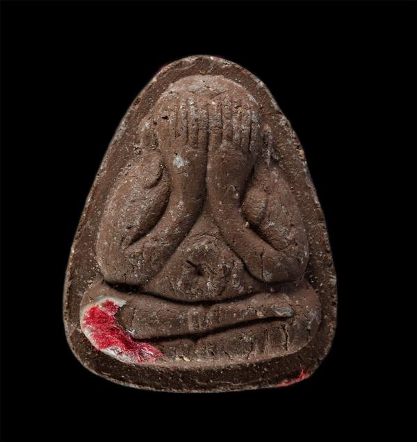 พระปิดตา วัดโนนกุ่ม(วัดสรพงษ์) อ.สีคิ้ว จ.นครราชสีมา เนื้อผงพุทธคุณ ผงว่าน (องค์ที่ 2) | https://kamulet.in.th