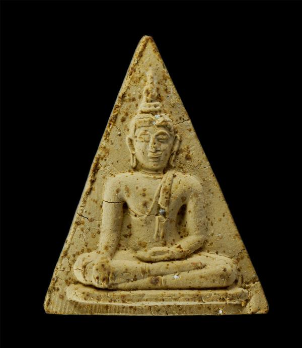 พระผงนางพญา หลัง ว.ส. พระครูพิสุทธิ์ธรรมานุวัตร (ศุภวัฒน์ อาภาธโร) วัดน้ำใส ตำบลน้ำเป็น อำเภอเขาชะเมา จังหวัดระยอง เนื้อผงพุทธคุณ  [..] | https://kamulet.in.th