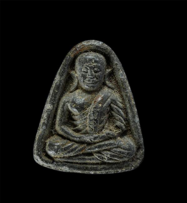 พระผงหลวงพ่อเงิน พิมพ์จอบเล็ก หลังยันต์ วัดบางคลาน จ.พิจิตร รุ่นปลดหนี้ ปี2534 หลวงพ่อเปรื่อง วัดบางคลาน ปลุกเสก เนื้อดำหายาก ผงพุ [..] | https://kamulet.in.th