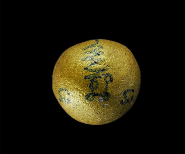 ลูกองจารยันต์ ผงเก่าสีทอง ไม่ทราบที่ | https://kamulet.in.th