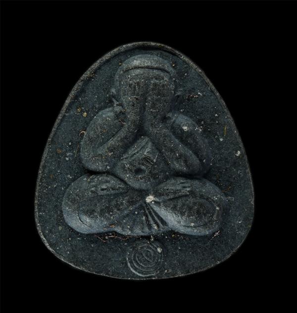 พระปิดตามหาลาภ ปลดหนี้ วัดเลา หลวงปู่ผูก ผาสุโก(พระพิศาลพัฒนพิสุทธิ์) วัดเลา บางขุนเทียน กรุงเทพฯ พุทธาภิเษก 2540 เนื้อผงพุทธคุณ ผ [..] | https://kamulet.in.th