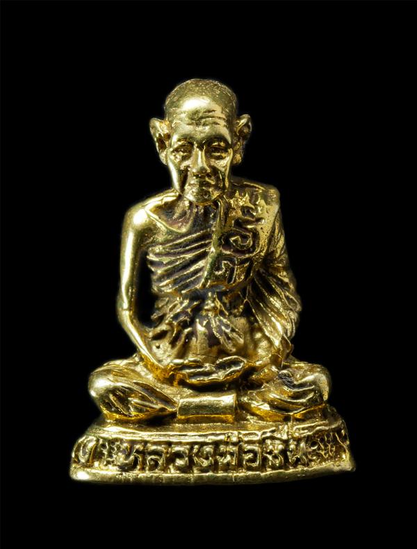 รูปหล่อหลวงพ่อชื่น สุจิตโต วัดมาบข่า อ.นิคมพัฒนา จ.ระยอง ปี2539 งานปิดทองฝังลูกนิมิต เนื้อทองทิพย์ พระเก่าสวย มวลสารดี มีพระเกจิหล [..] | https://kamulet.in.th