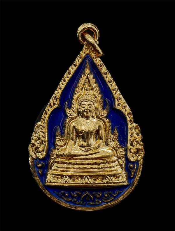 พระพุทธชินราช วัดเบญจมบพิตรดุสิตวนาราม กรุงเทพมหานคร ที่ระลึกในงานสมโภชพระพุทธชินราช พ.ศ.2527 เนื้อกะไหล่ทองลงยา พระเก่าสวย มวลสาร [..] | https://kamulet.in.th