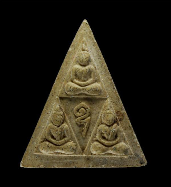 พระสมเด็จพระเจ้า 3 พระองค์ พิธีเสาร์ 5 หลวงปู่ก้าน ภทฺทโก(พระครูภัทรกิจวิบูล) วัดห้วยใหญ่ อ.บางละมุง จ.ชลบุรี ปี2556 ที่ระลึกงานเท [..] | https://kamulet.in.th